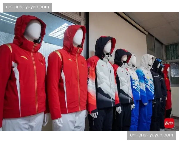 UFC与运动品牌JAXX签署五年装备独家合作协议,新战袍将于七月亮相 UFC与运动品牌JAXX签署五年装备独家合作协议,新战袍将于七月亮相