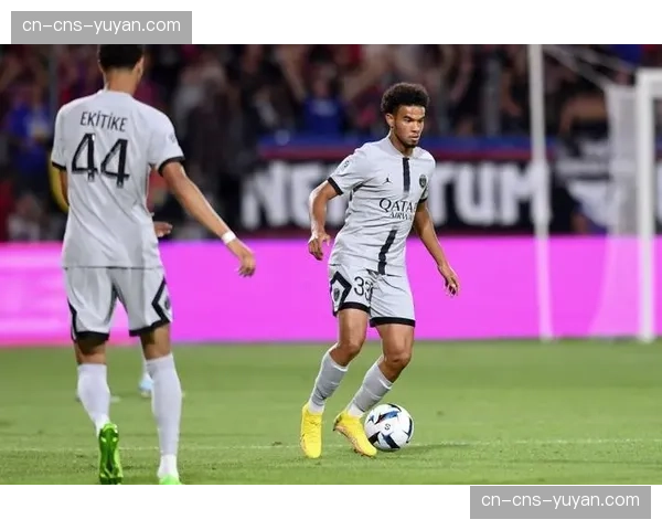 官方:巴黎圣日耳曼与中场小将埃梅里续约至2030年